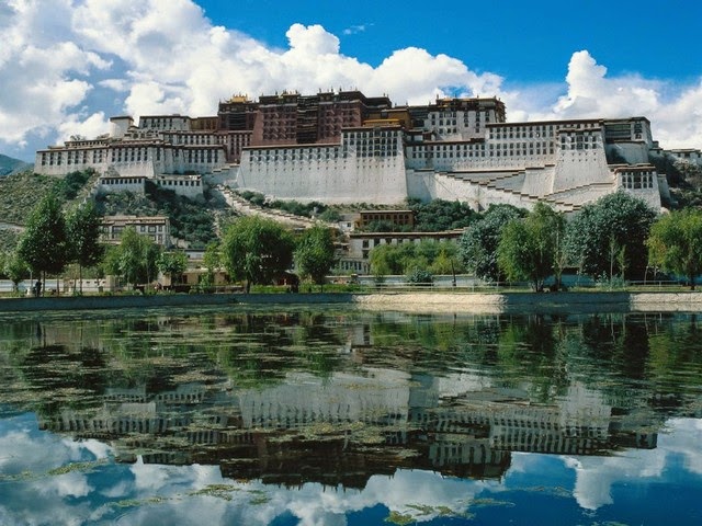 17. Potala Palace (Lhasa, Tibet)