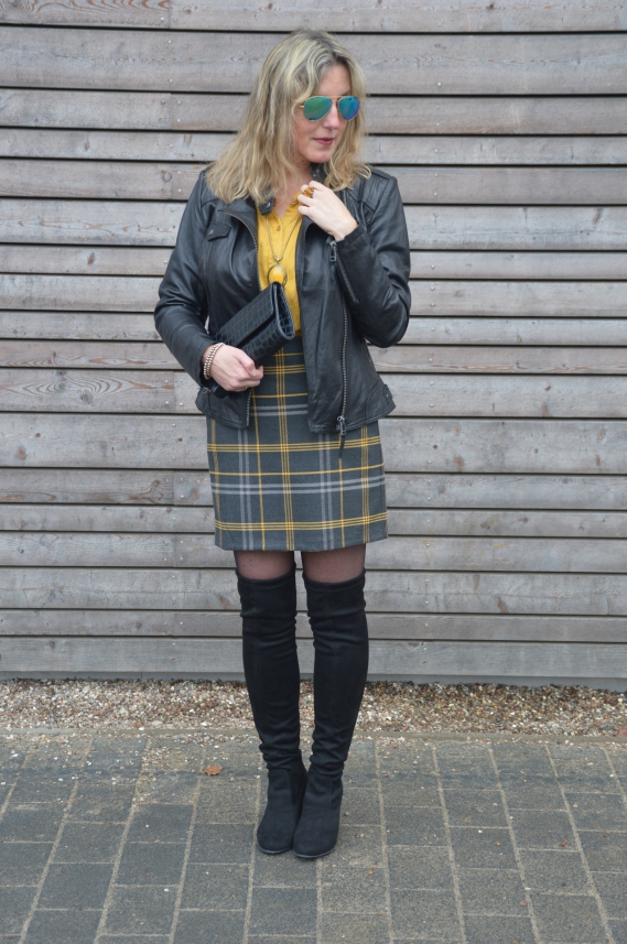 Ü40 Overnknees kombiniert Outfit