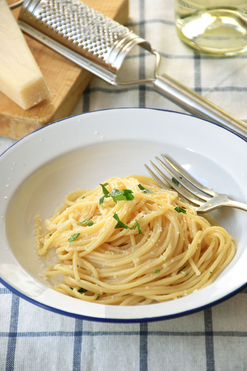Espagueti al vino blanco — Chez Silvia