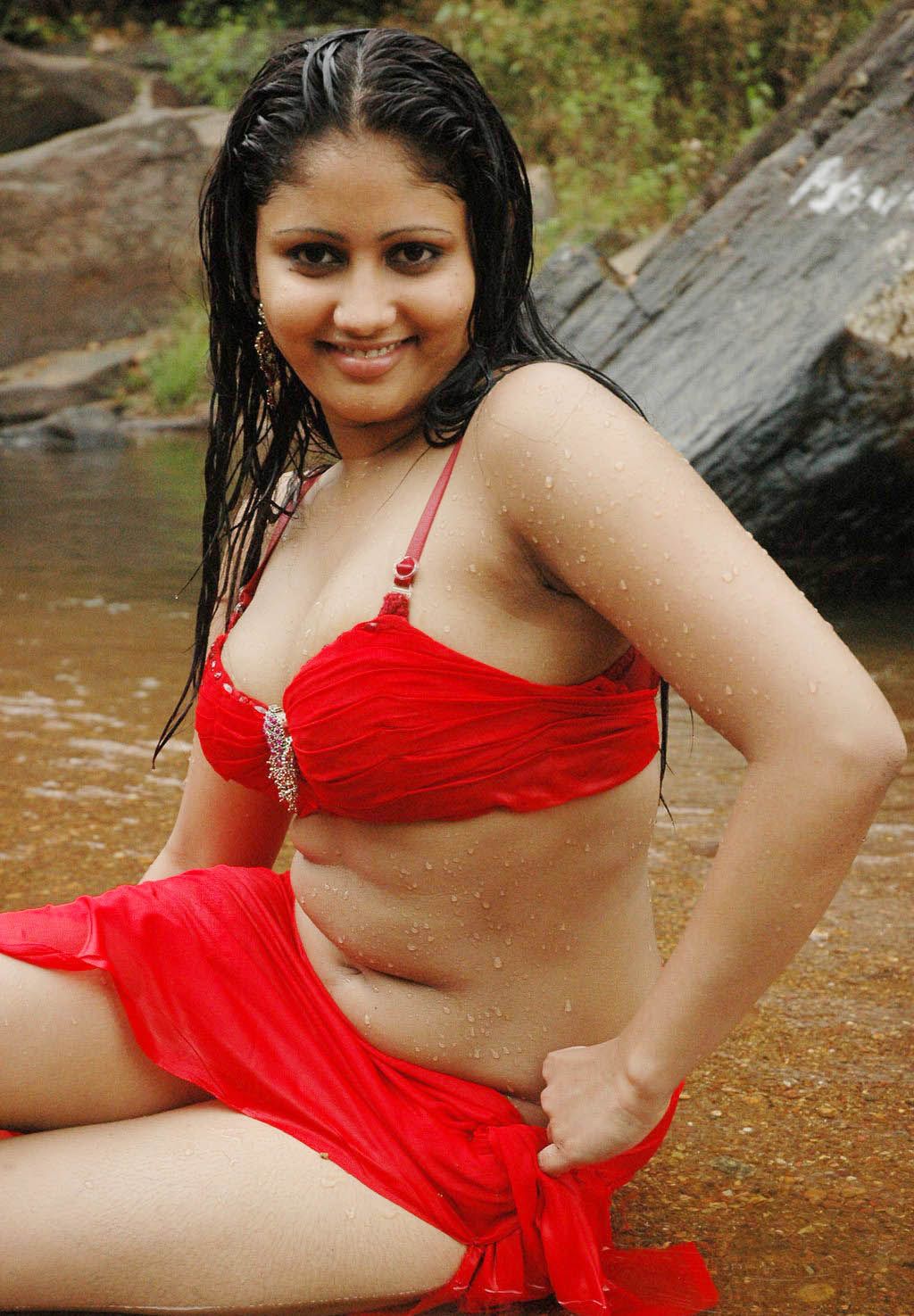 Hot Girls In City South Indian Actress Hot Stills 