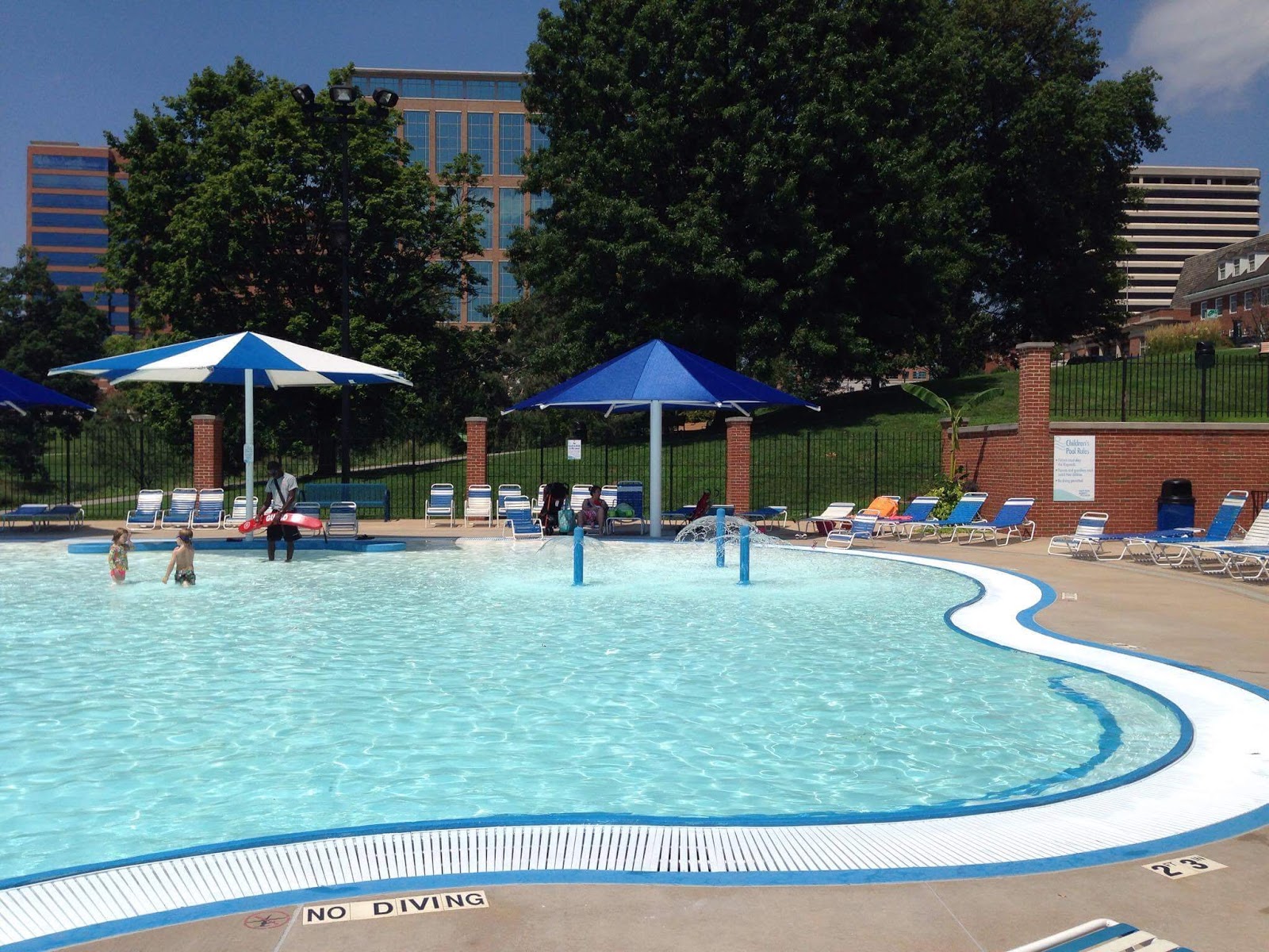 Play St. Louis Shaw Park Aquatic Center, Clayton