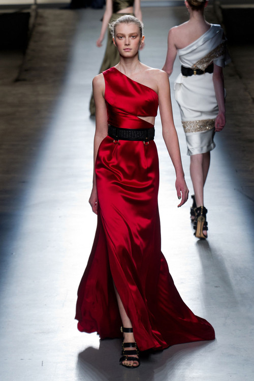 Sigrid Agren in a sumptuous Prabal Gurung silky red gown | Luvtolook ...