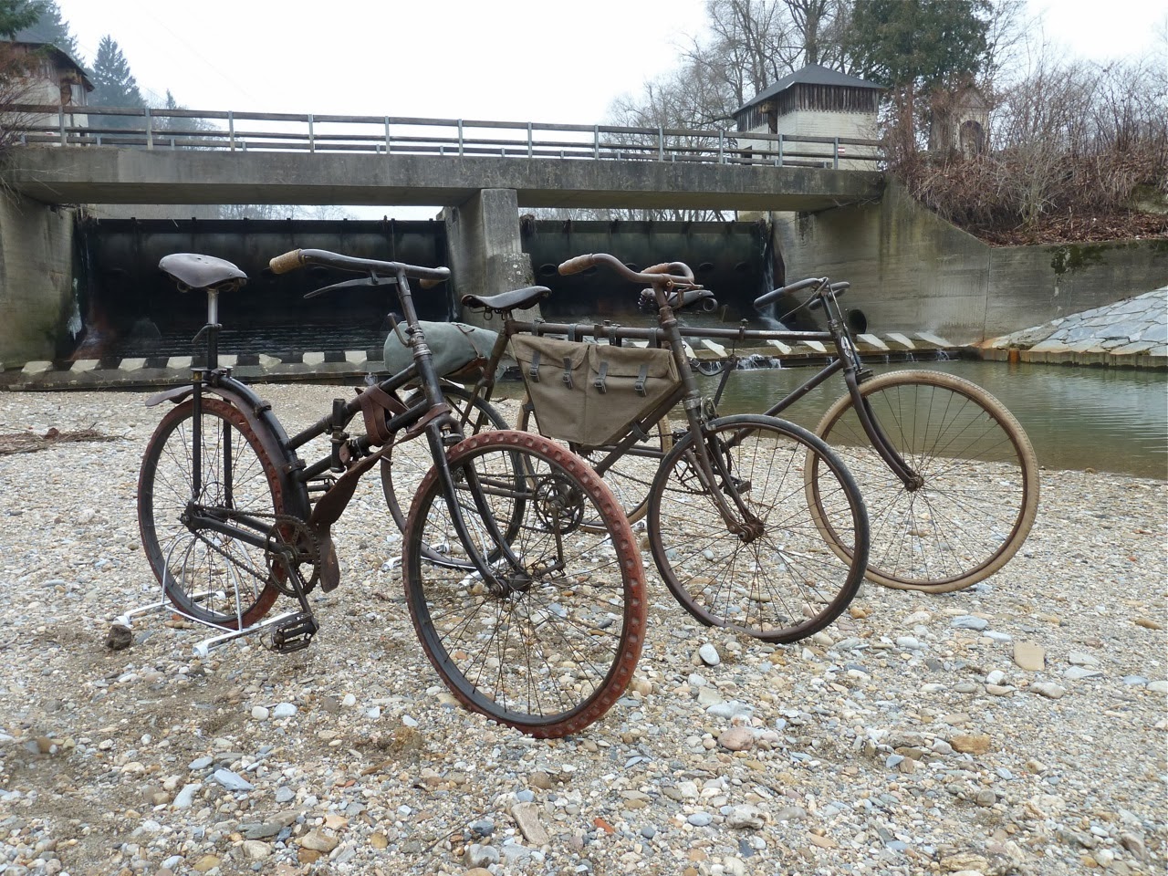 Велосипедные войска вермахта. Велосипедисты вермахта. Самокатчики вермахта. Армейский велосипед первая мировая. Армейский велосипед первая мировая.