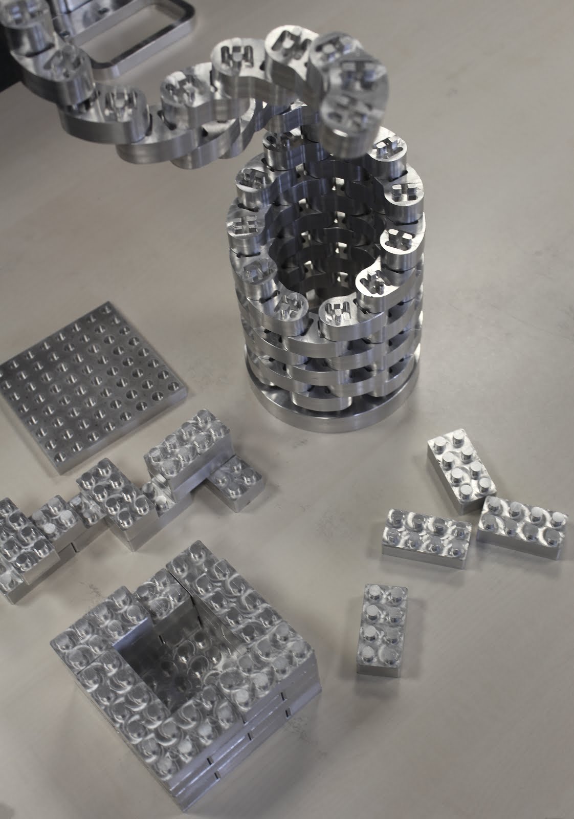 Projets et actions au Lyc?�e L. Rascol: FABRICATION DE LEGOS PAR LES 1TU