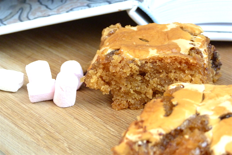 Peanut Butter + Marshmallow Blondies // Candice Brown Comfort Lucyy