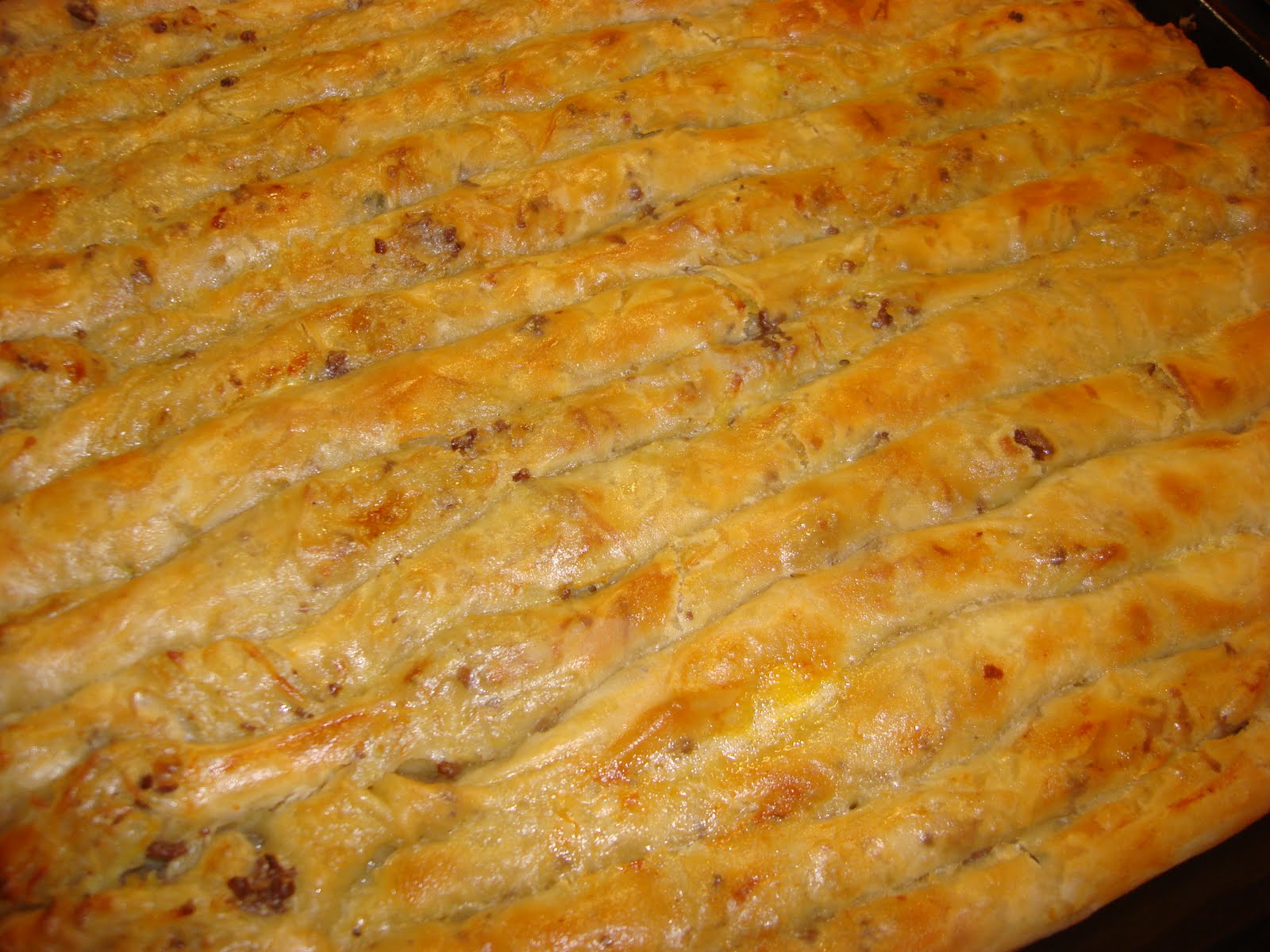 IŞILCA TATLAR ISPANAKLI VE PATATESLİKIYMALI ÇARŞAF BÖREĞİ