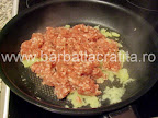 Suberek (placinta cu turceasca cu carne) preparare reteta umplutura - calim carnea tocata si ceapa