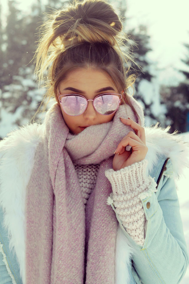 Błękit i jasny róż.