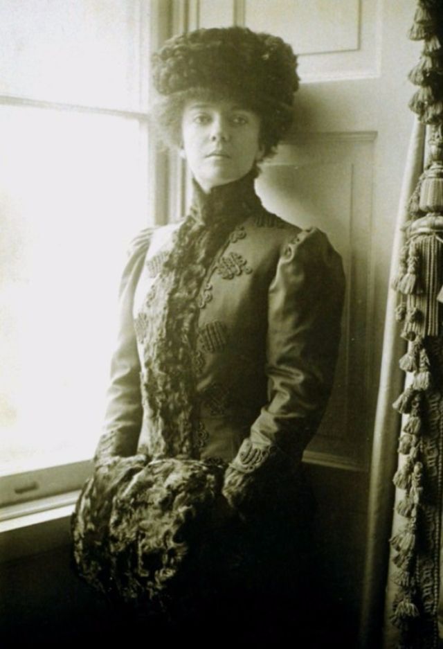 Stunning Image of Alice Lee Roosevelt Longworth in 1908 