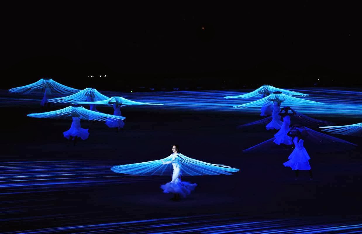 каких птиц выпускают на открытии олимпийских. лучшие моменты олимпиады в пекине. выпускают голубей на олимпиаде.