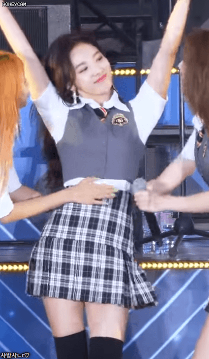 180623 트둥이네 🐰토끼 나연이 What is Love+Heartshaker+TT 직캠 롯데 패밀리 콘서트 | 인스티즈