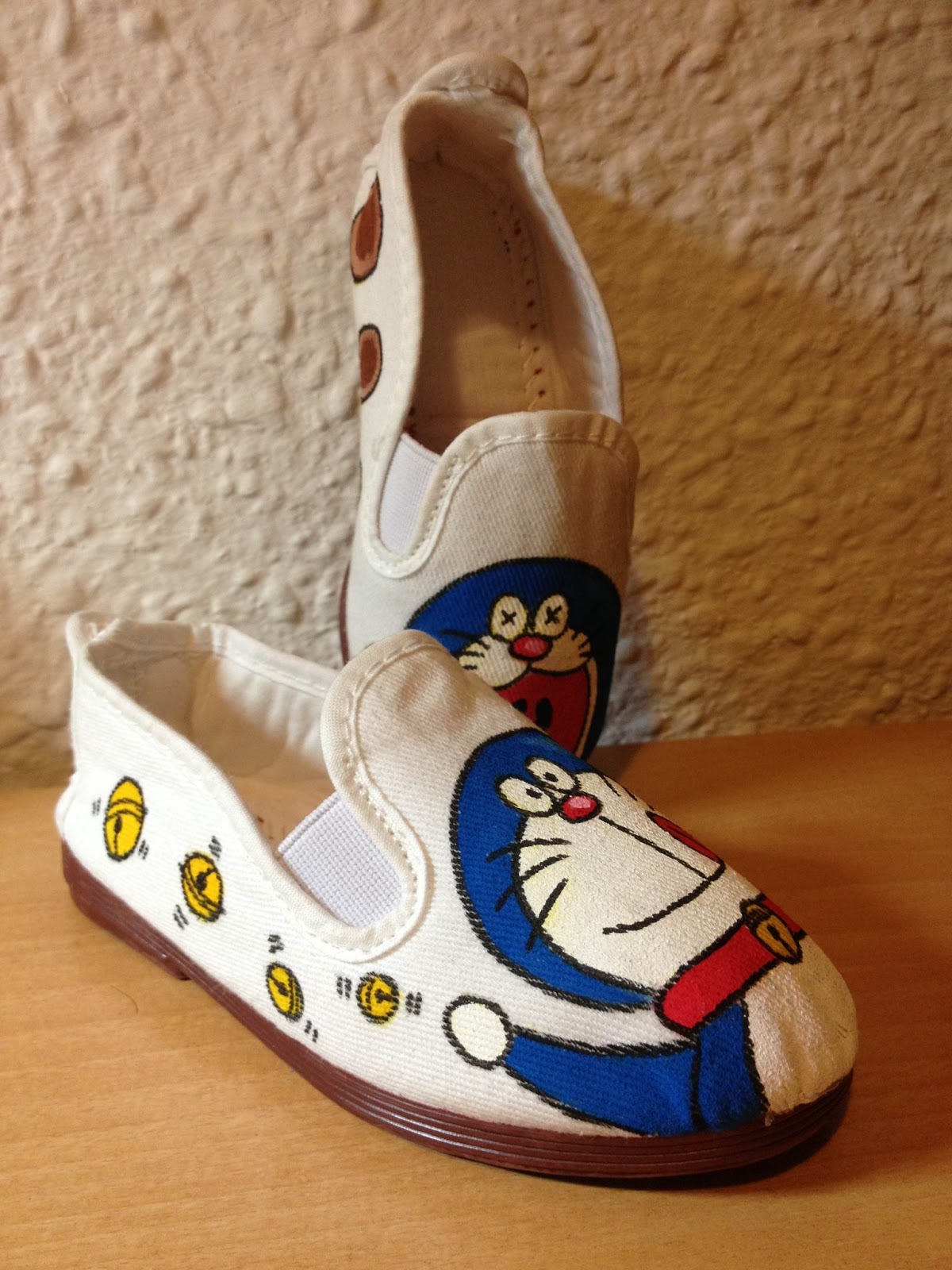 PERSONALIZACIÓN DE CAMISETAS Y ZAPATILLAS ALEX Zapatillas Doraemon