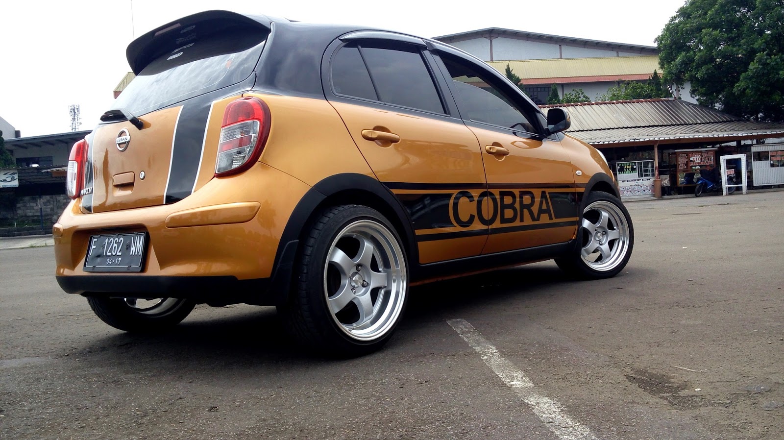 Mini Cooper Рё Nissan Micra