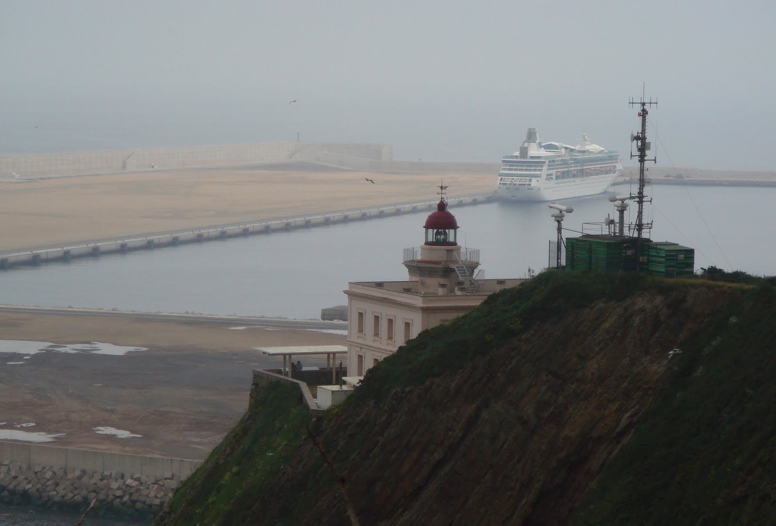 HISTORIAS Y FOTOS DE FAROS Faro de Cabo de Torres en la Bahía de Gijón (Asturias)
