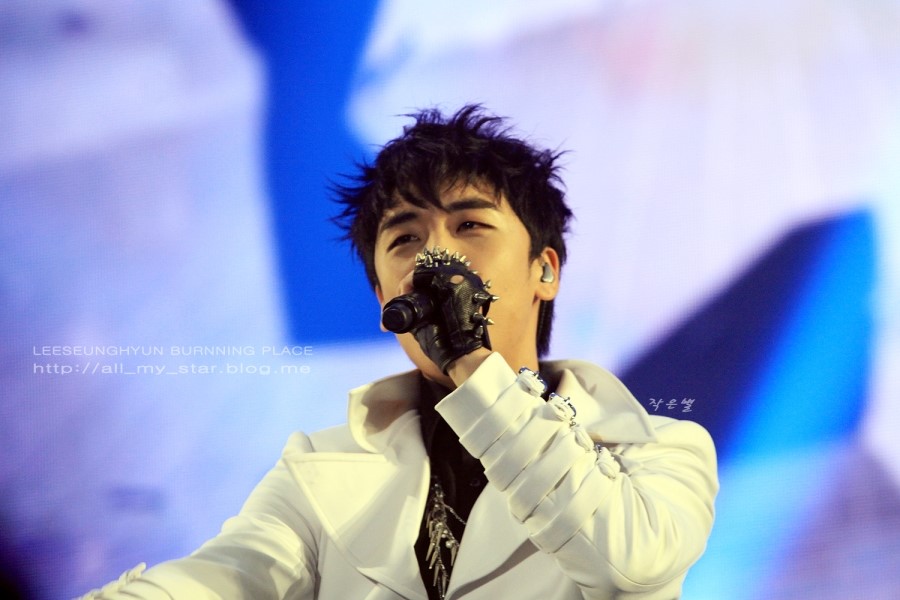http://3.bp.blogspot.com/-nemxiTMgOqA/Ttz51UBs75I/AAAAAAAANes/aP-eXV806o8/s1600/Seungri_026.jpg