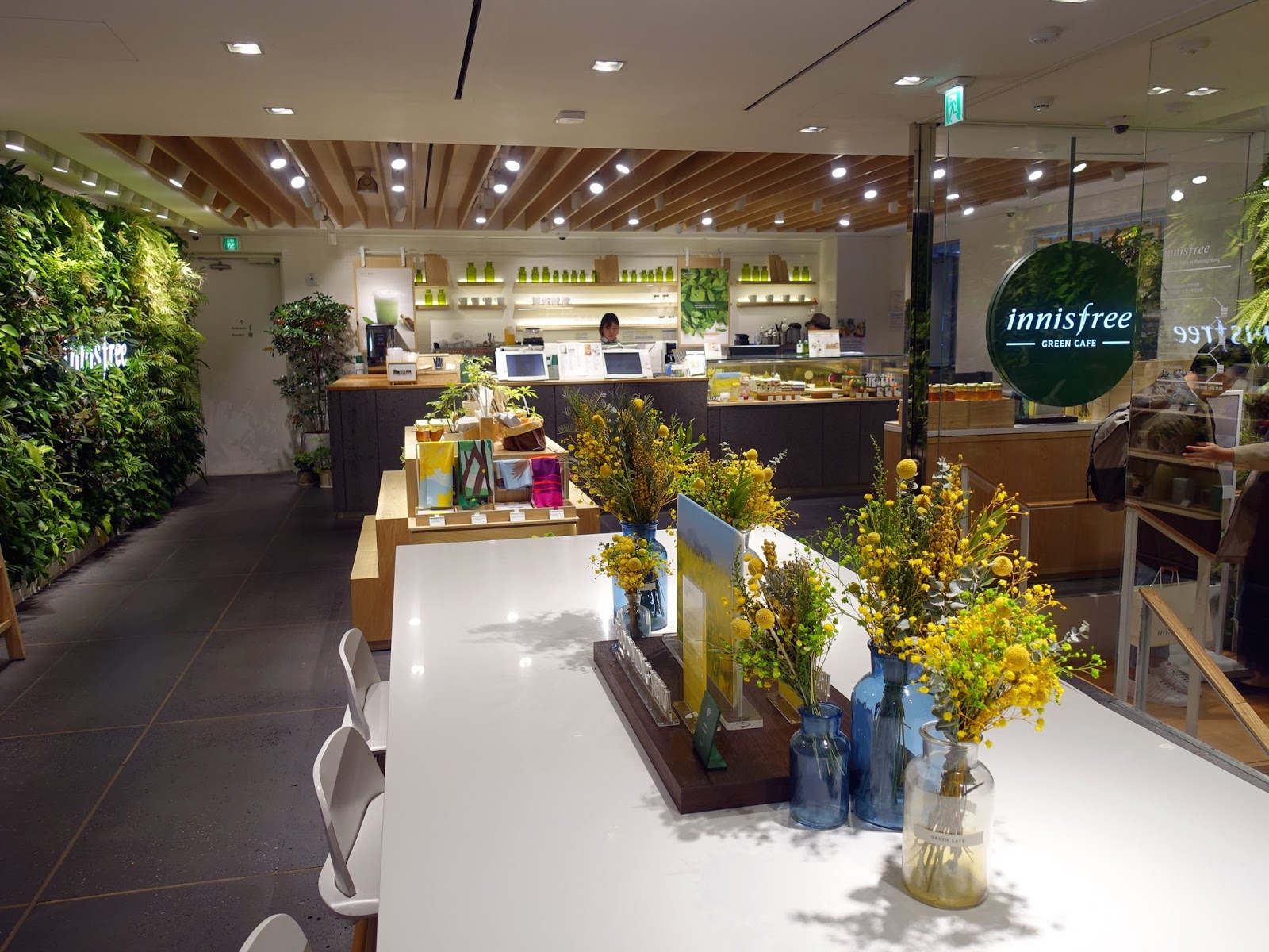 Innisfree Green Cafe Myeongdong (Seoul, SOUTH KOREA) ★★★☆☆ A