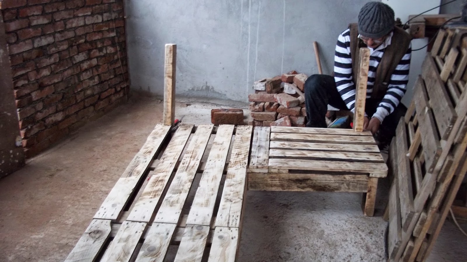 Cin Ali Çiftliği Palet Koltuk Yapımı