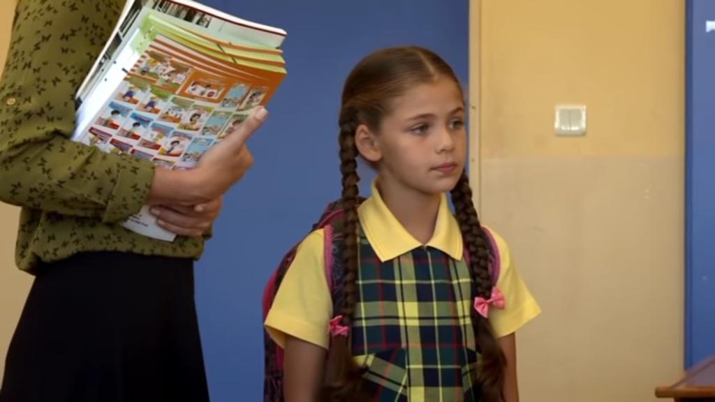 Elif odcinek 441: Pierwszy dzień Elif w nowej szkole! Gonca chce odkryć wszystkie kłamstwa Serdara! [Streszczenie + Zdjęcia]