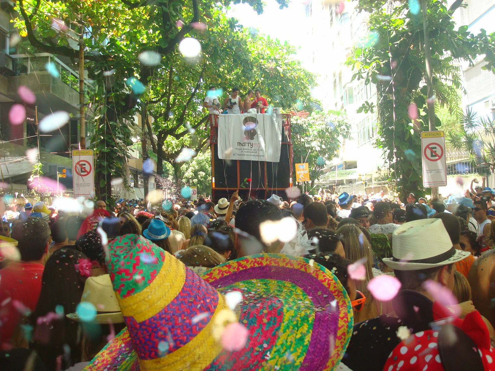 Blog Apaixonados por Viagens - Carnaval - Fantasia - Bloco de Rua - Rio de Janeiro