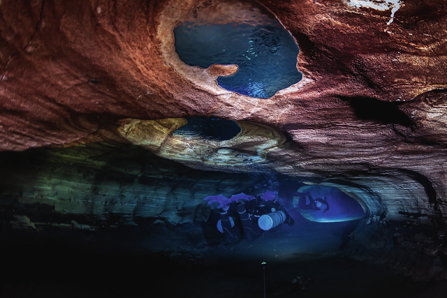 Plongée sous marine dans une grotte en République Dominicaine