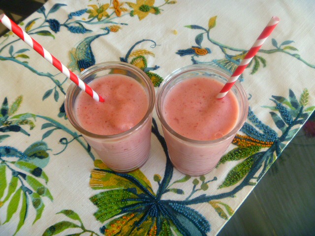 A fast and fresh Strawberry Cinnamon Smoothies that healthy and delicious!!! Make one today! - Slice of Southern