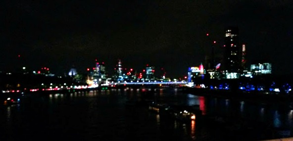 10 things to do in London, River Thames at night