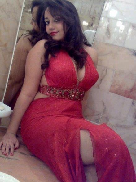 Housewife Photo South Indian Hot Housewife Sexy Cleavage And Boobs Photo