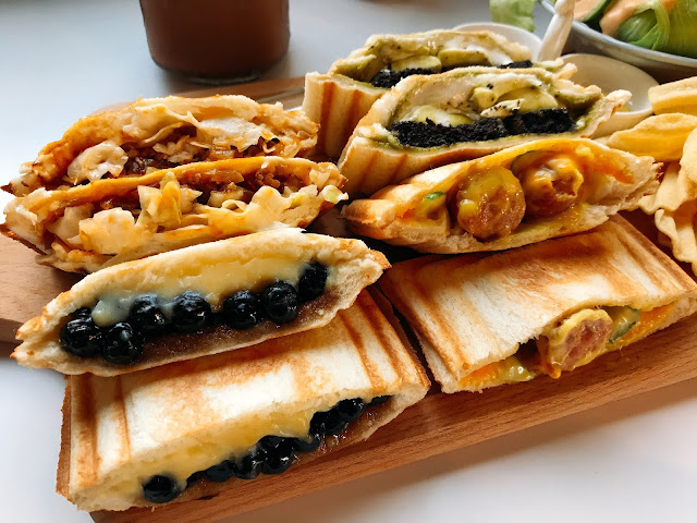 【台南安平區】T&F 手作吐司-安平店，被乾燥花圍繞用餐，擄獲少女心多種口味爆餡熱壓吐司