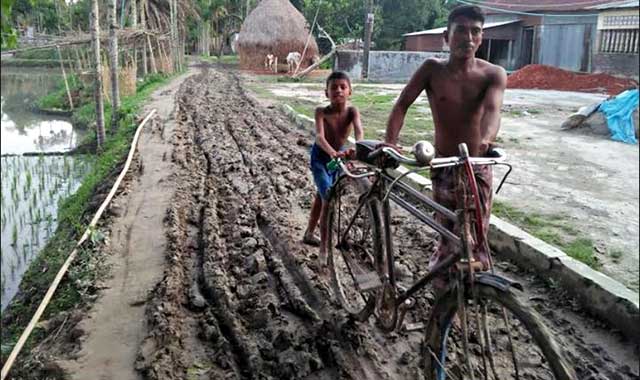Melandah rekhirapara worn road মেলান্দহ রেখিরপাড়া রাস্তার বেহাল দশা