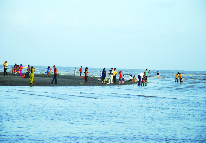 You Can Visit Dumas Beach in Surat