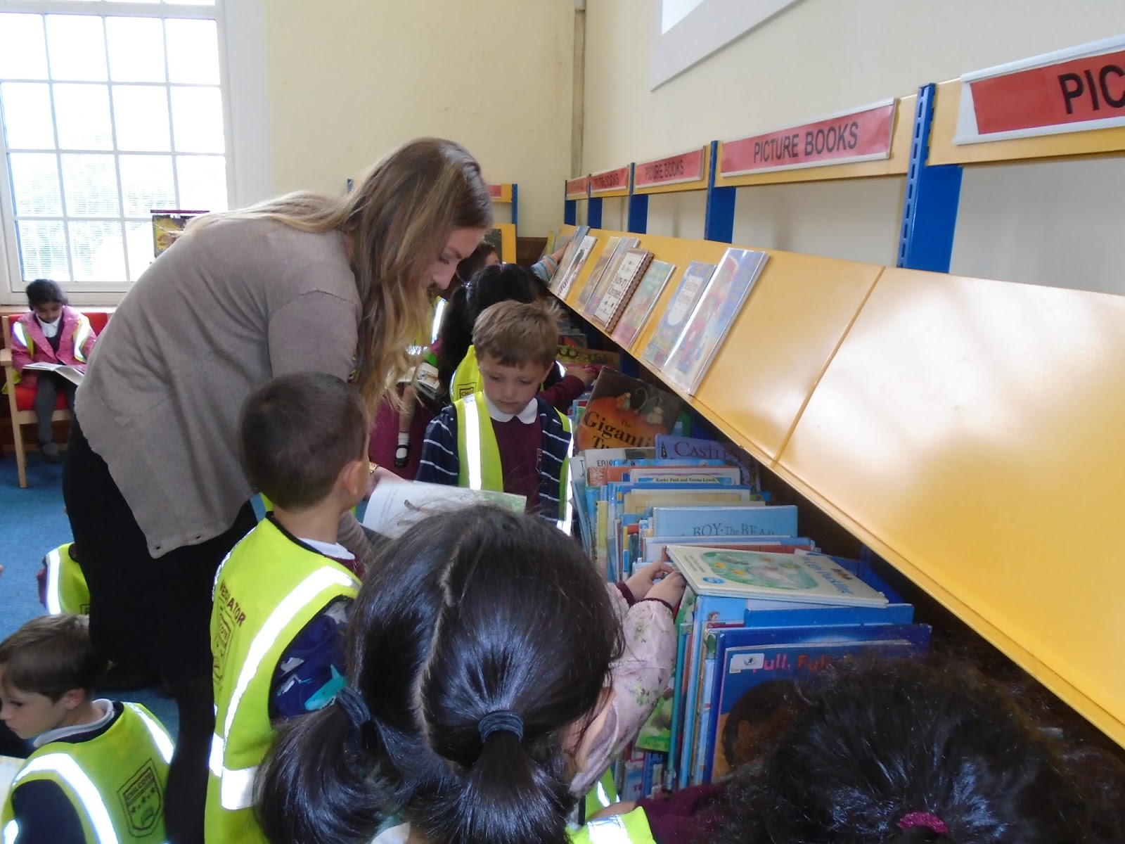 Chilcote Primary School Reception`s visit to Yardley Wood library