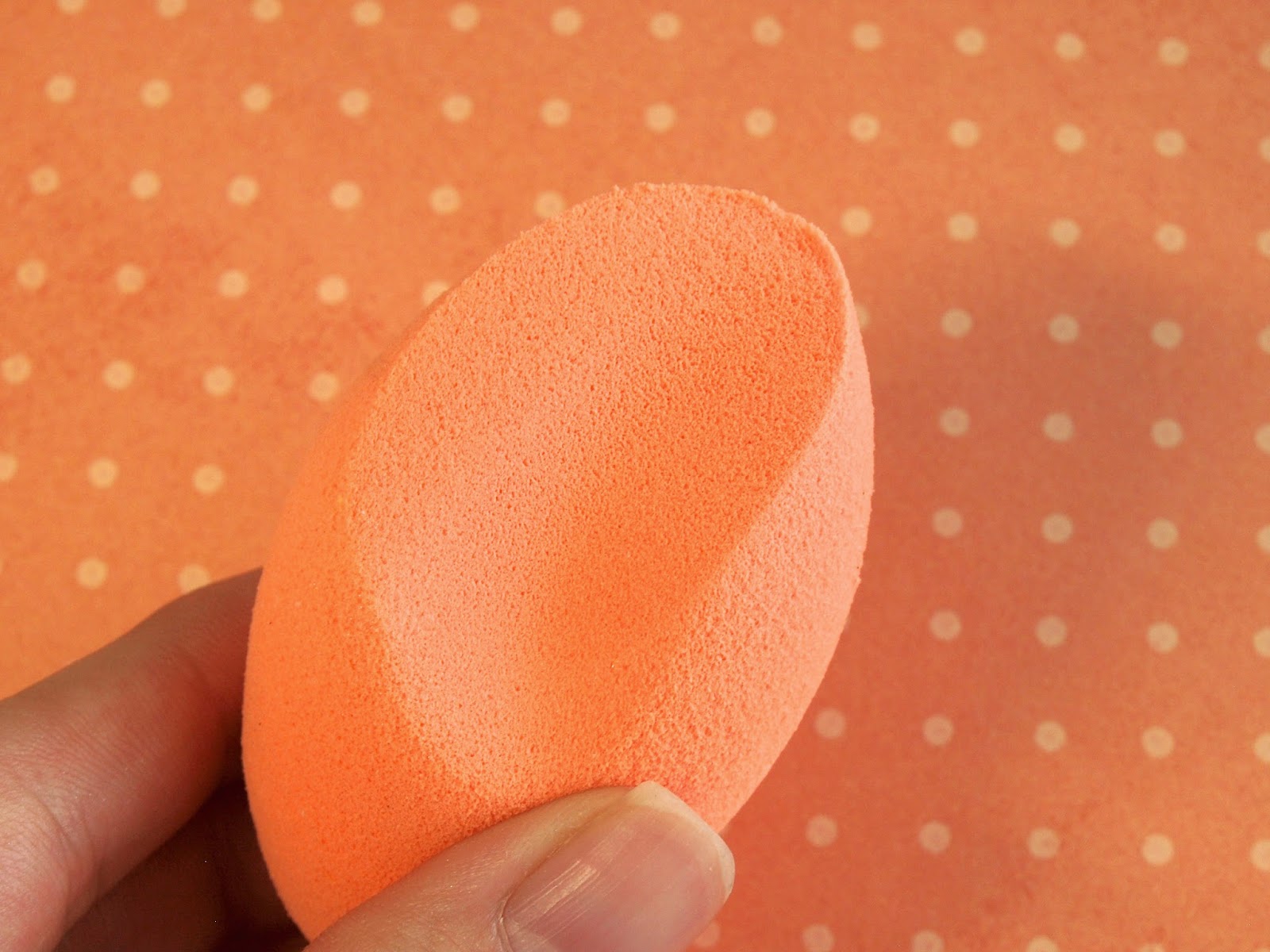 Toevallig infrastructuur inspanning Real Techniques Miracle Complexion Sponge: Review | The Happy Sloths:  Beauty, Makeup, and Skincare Blog with Reviews and Swatches