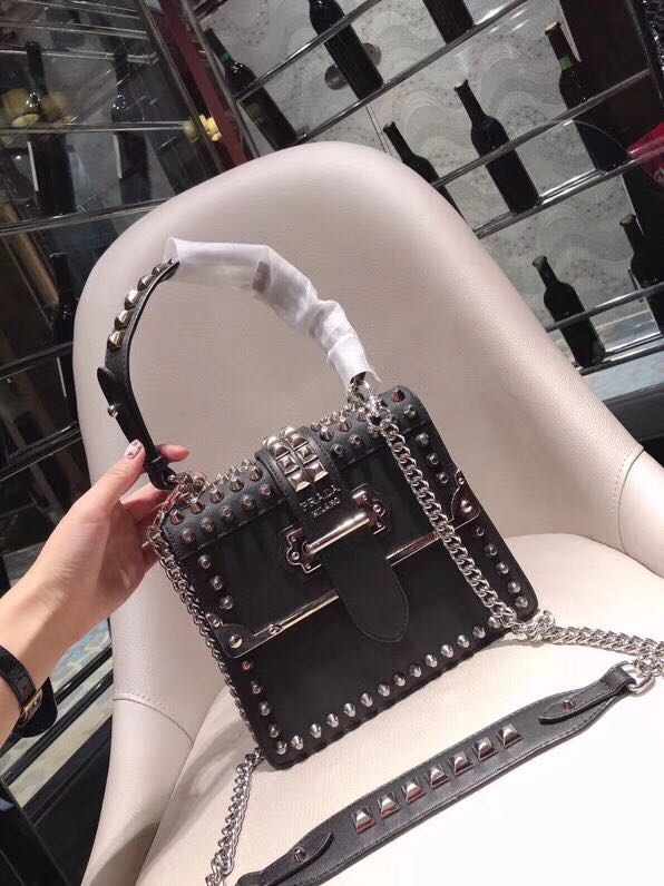prada sling bag 2018