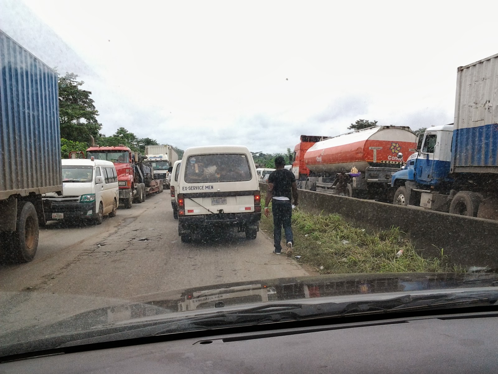 Welcome to Entersportsblogs! : Commuters subjected to seven hours hold-up  along Sagamu -Ore express way.