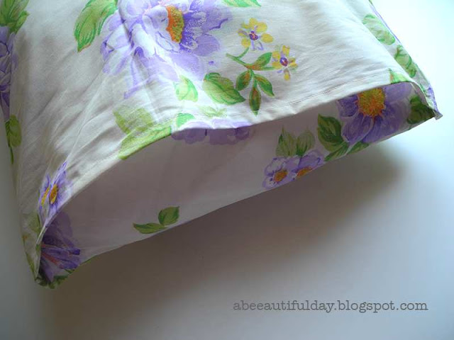 Tutorial-Single Piece Rectangular Pillow Cover-abeeautifulday.blogspot.com