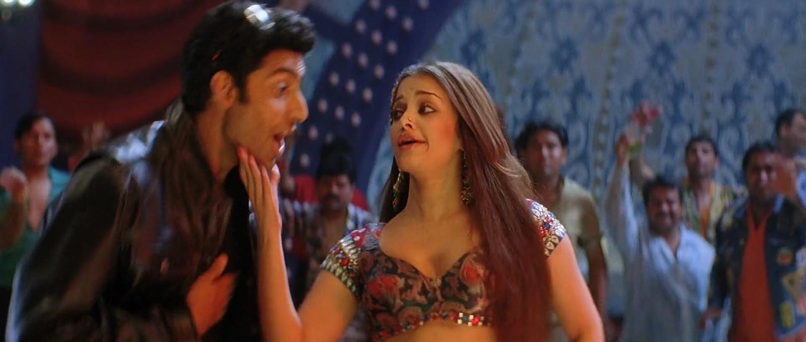 Abhishek bachchan with Aishwarya Rai in Kajra re song
