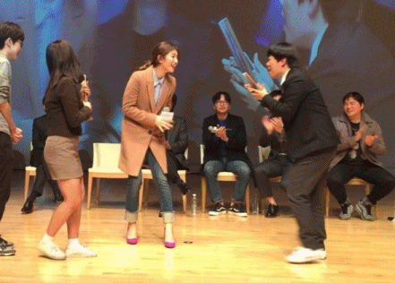 오늘자 수지 맞절 | 인스티즈