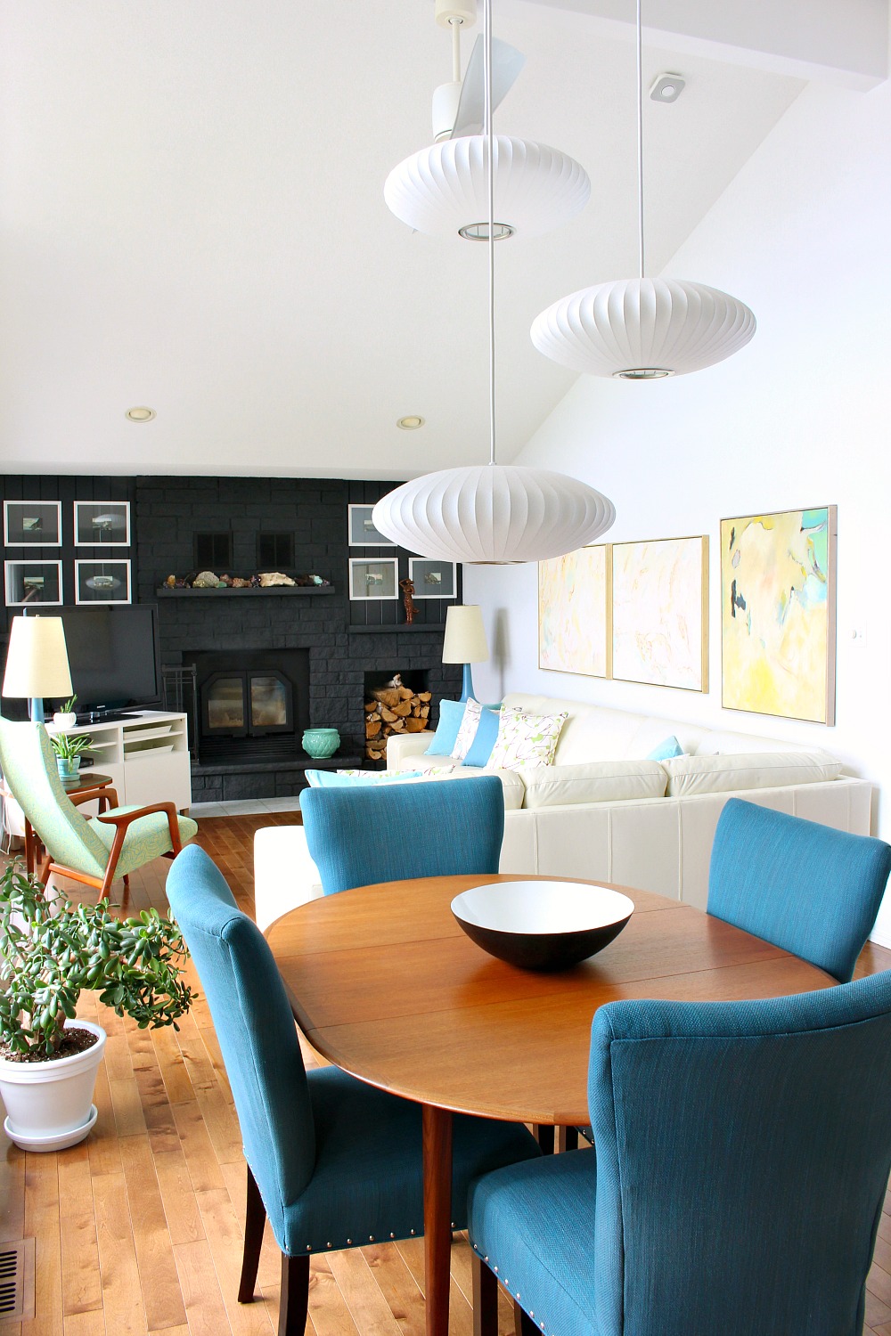 Modern Canadian Lake House Living Room in Blue, Turquoise and Mint Colour Palette