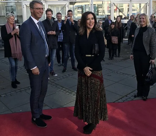 Crown Princess Mary visited Gistrup Nøvling School and at meeting of School Leaders. wore printed skirt and coat