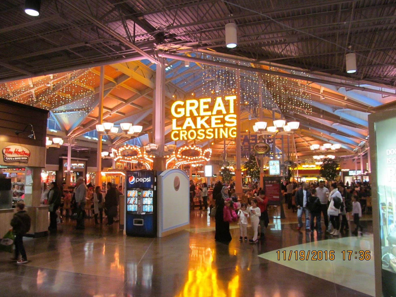 Trip to the Mall Great Lakes Crossings Outlets (Auburn Hills, Michigan)
