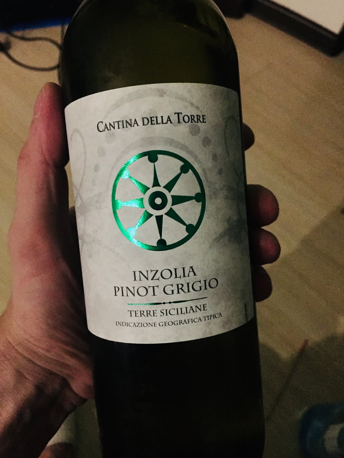 Вино кантина делла торре белое сухое. Кантина делла Торре Инзолия Пино Гриджио. Вино Cantina della Torre. Кантина делла Торре белое сухое. Вино географ Принчипесса Инзолия Пино Гриджио
