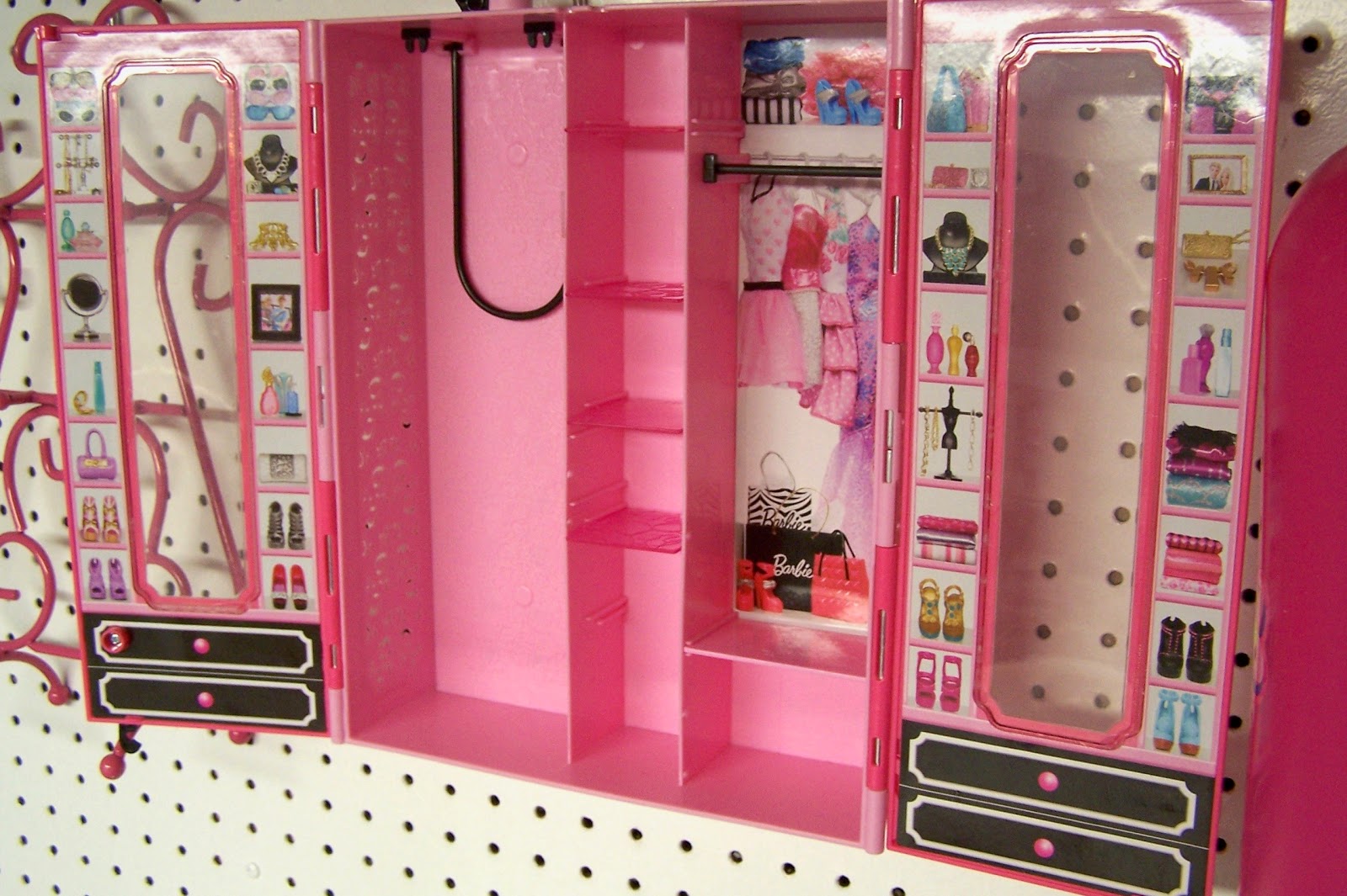 BarbieOldNewGreenRedo DIY Doll Closets.