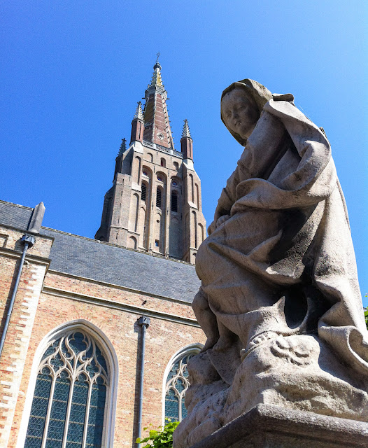Blick auf Onze-Lieve-Vrouwekerk - Liebfrauenkirche