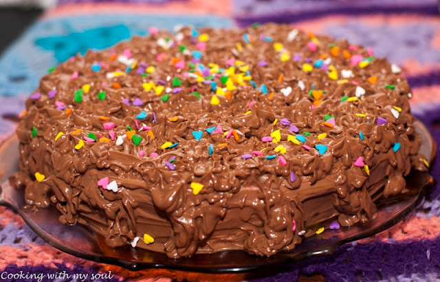 Tort de ciocolata cu crema de zmeura si mascarpone / Chocolate cake with raspberry and mascarpone filling