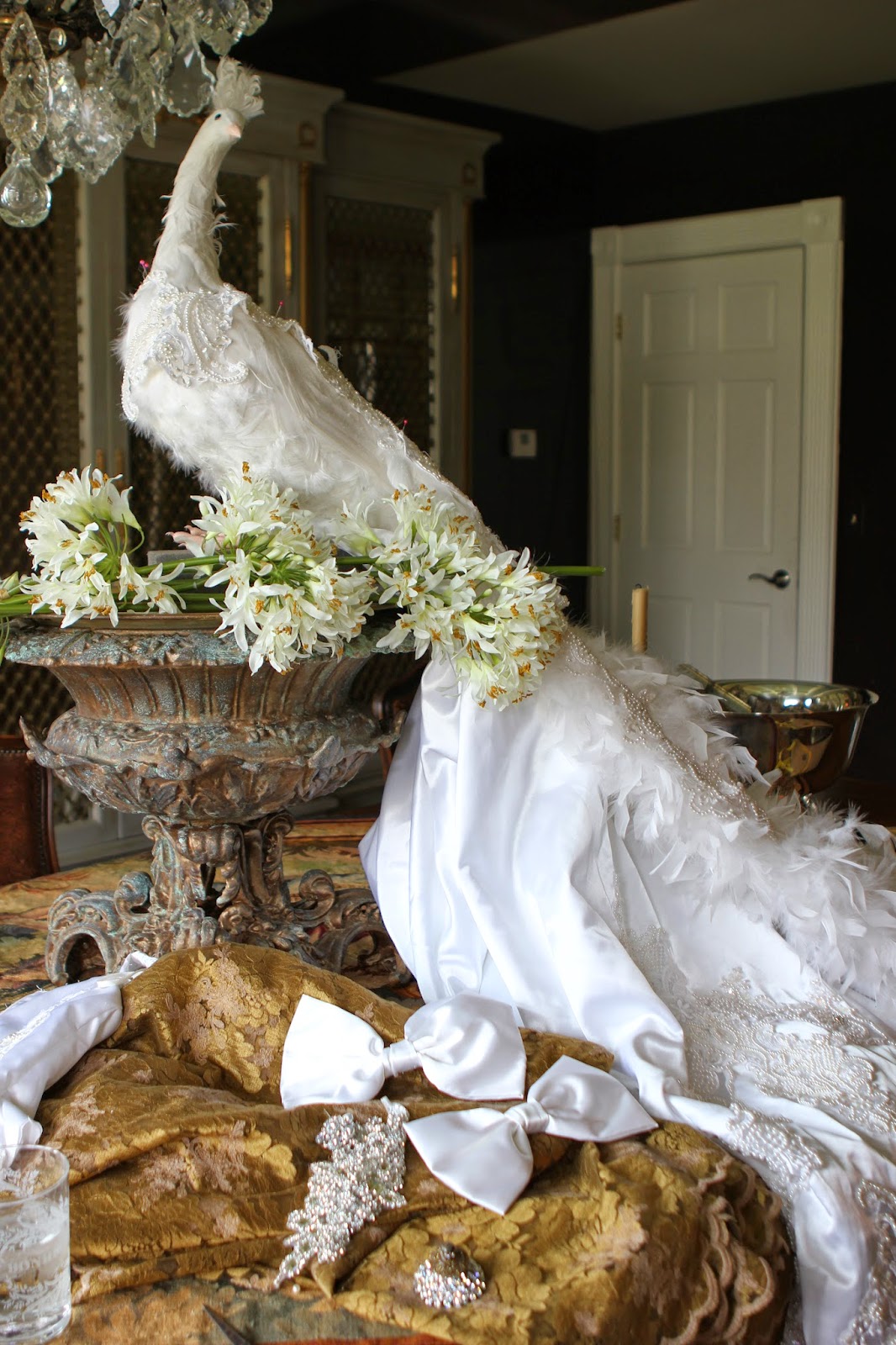 romancing-the-home-white-peacock-wedding-escort-card-table