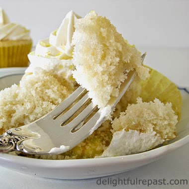 Wonderful White Cupcakes / www.delightfulrepast.com