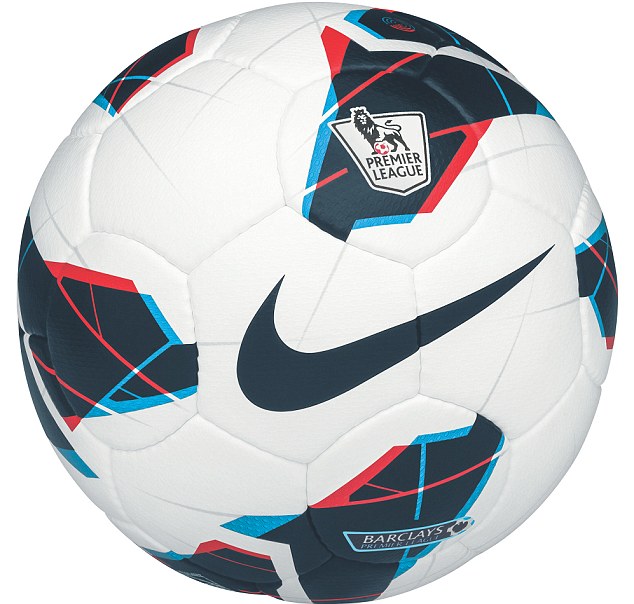 ขายลูกฟุตบอล NIKE Strike ลายเดียวกับที่ใช้ใน Premier League ฤดูกาล 2012