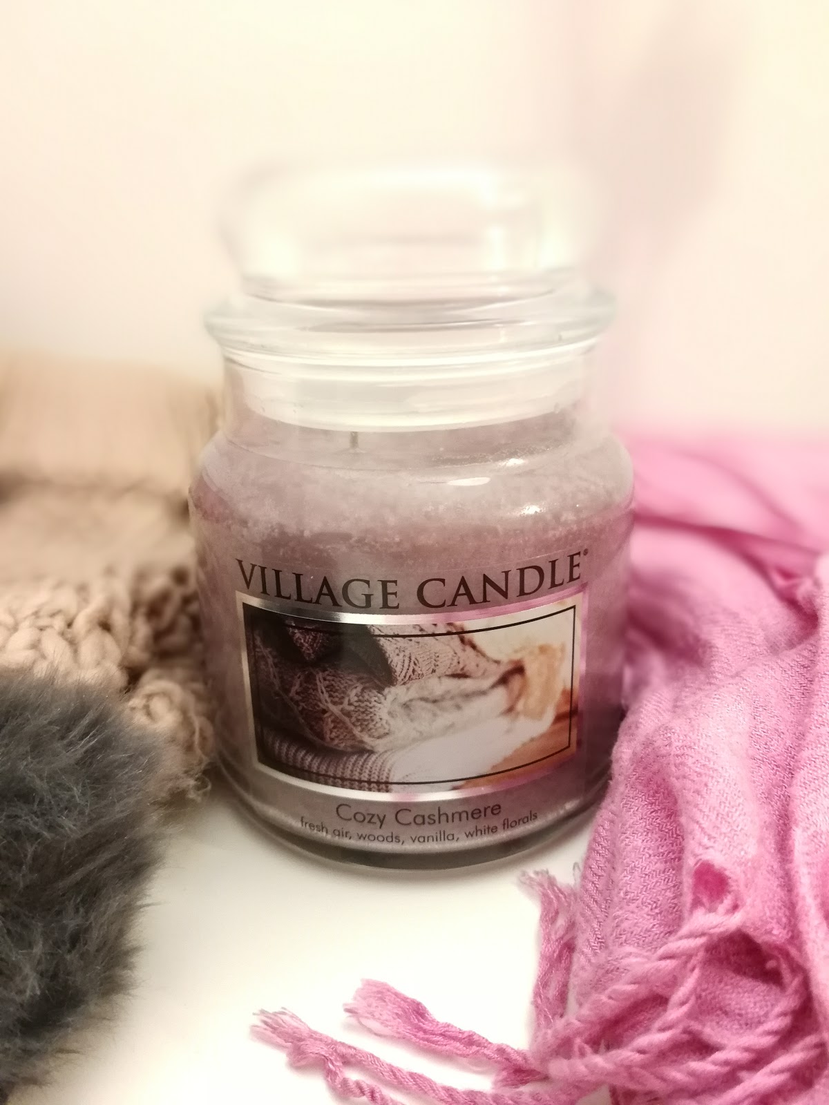 Cozy Cashmere Village Candle Scent LoVer wszystko o świecach