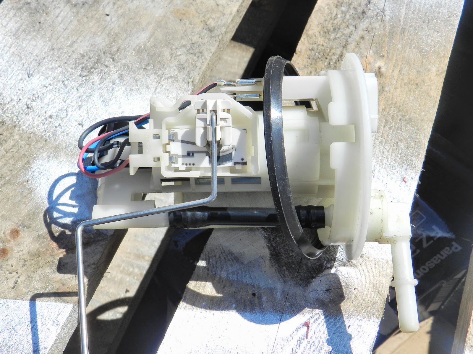 Yamaha YBR 125 Owner Blog Yamaha YBR 125 fuel injection pump removal