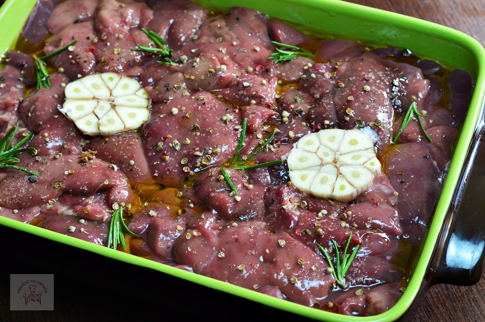 Ficatei de pui la cuptor CAIETUL CU RETETE